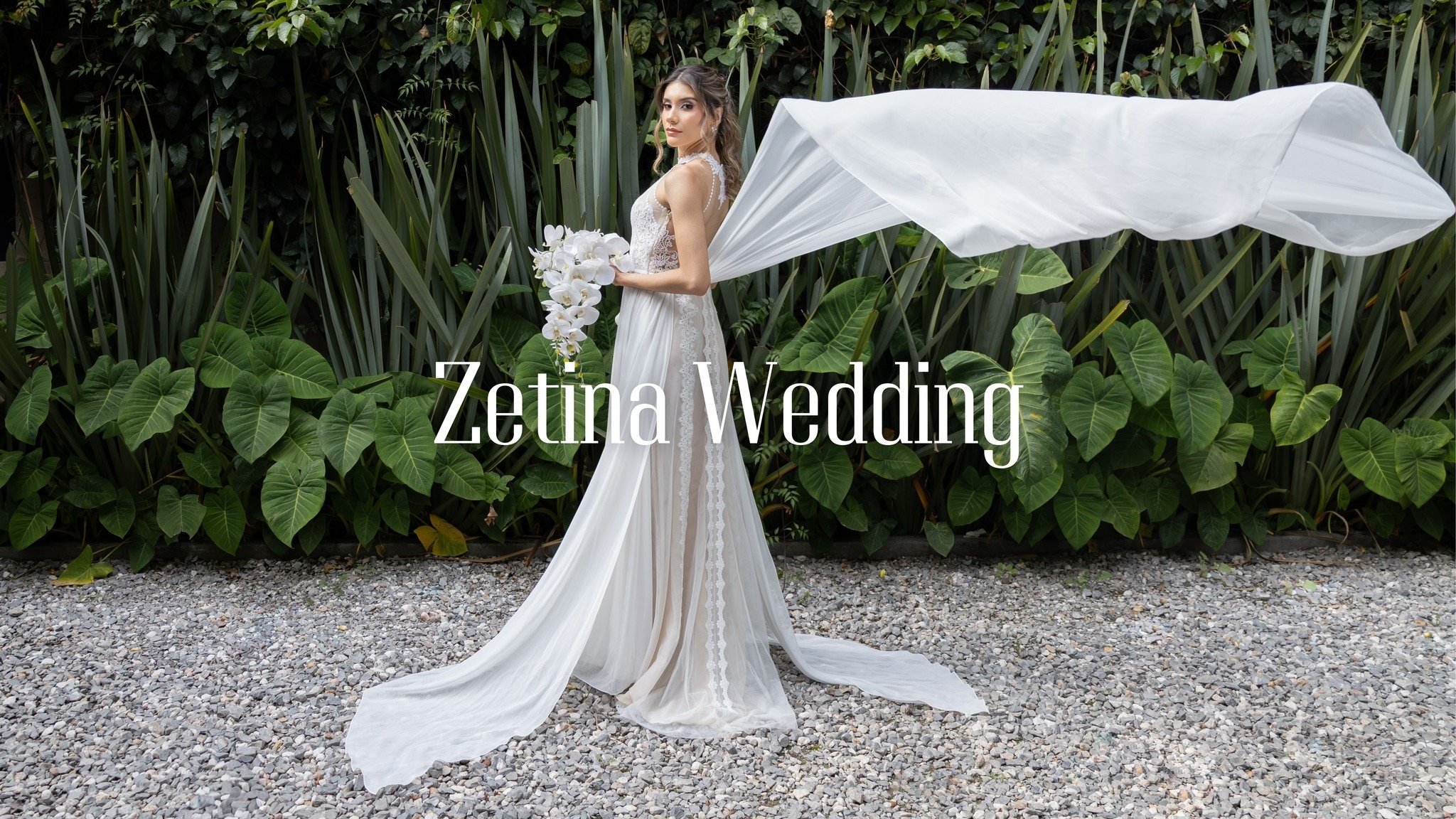 Pareja en boda al aire libre